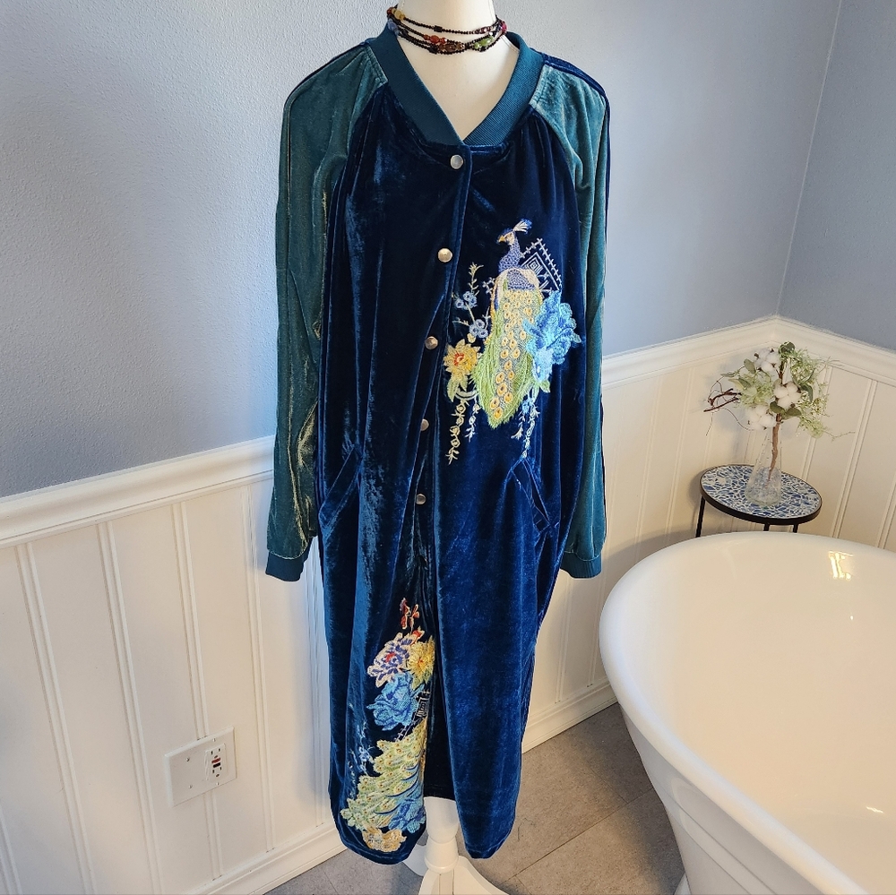 Paparazzi Peacock Velvet Robe